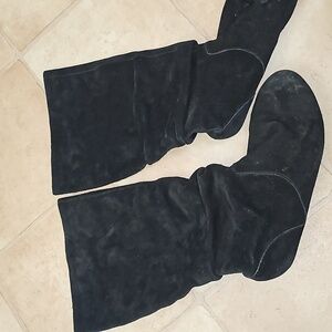 Colin Stuart black suede pull on boots. size 10